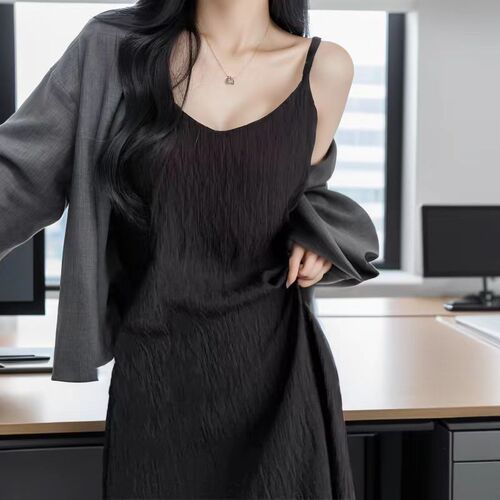 French best-selling fashionable temperament sexy medium-length small black dress, slimming, hiding meat, black retro strapless dress