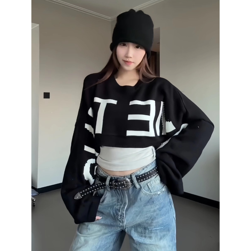 Korean-style retro, loose-fitting, short-sleeved knit cardigan with letter print, women's new autumn/spring 2026 collection, batwing sleeves, oversized top