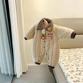 时髦婴儿衣服秋冬保暖加绒苹果熊外出棉服男宝宝冬装加厚连体棉衣