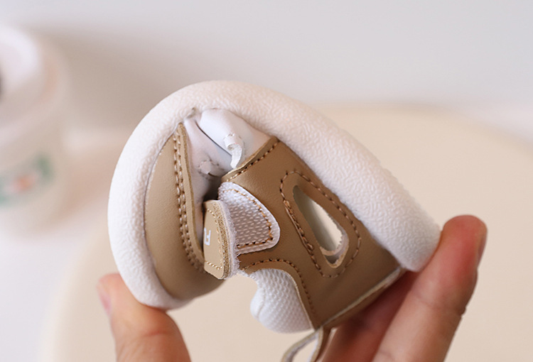 Mjuka babyskor i läder halkfria och ventilerande för barn_voghion.com