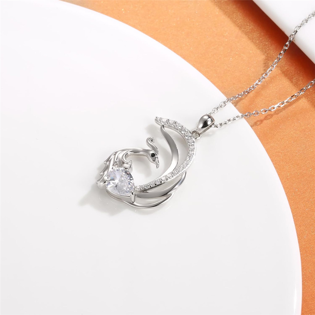 Vendita calda semplice e bella collana con ciondolo elegante a forma di fenice in cristallo bianco, gioielli da donna alla moda_voghion.com