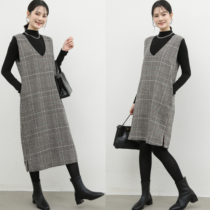 Autumn and Winter Japanese Style Plaid Slim Look Sleeveless Knee-length Dress Stylish dress V-neck Woolen Vest Dress Women's Outer Dress