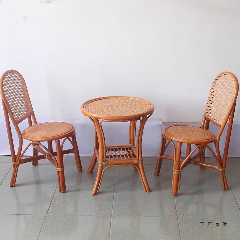 Taburete pequeño, taburete bajo, silla de caña, silla de comedor, silla doméstica, silla de mesa, silla de caña, silla de caña