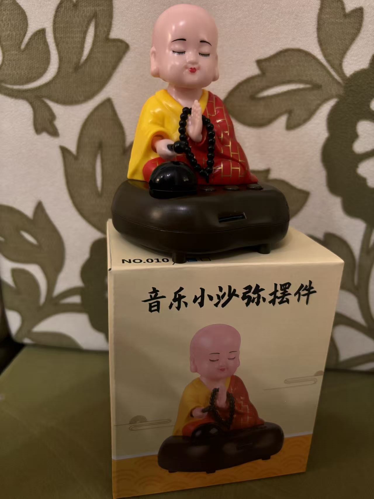 Rechargeable Little Monk Automatic Nodding Doll Solar-Powered Car Decoration Gift