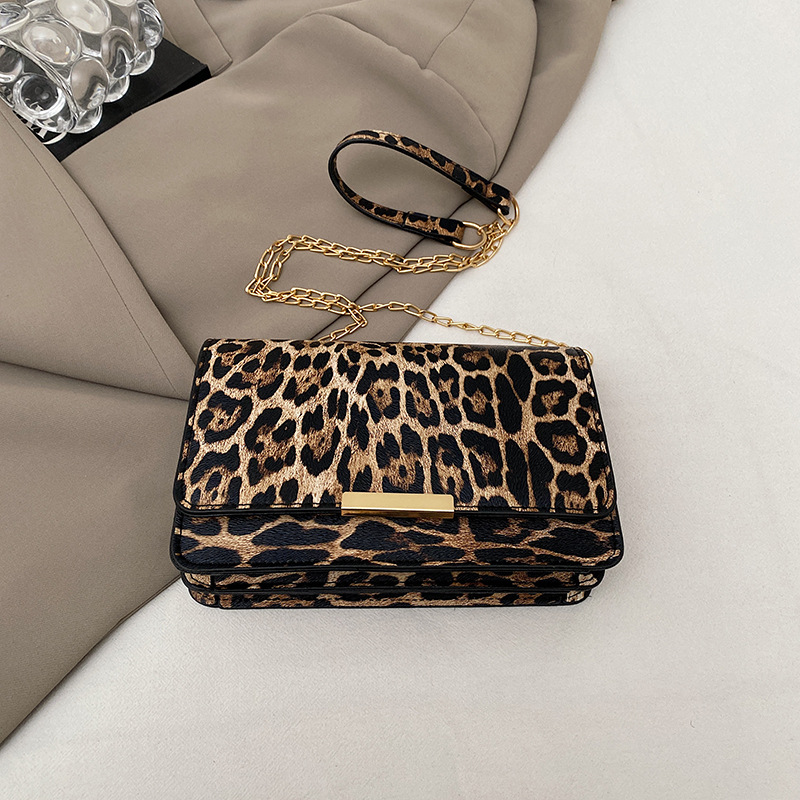 2024 invierno nuevo estampado de leopardo de moda bolso cuadrado de estilo extranjero sensación de tendencia personalidad literaria de moda bolso de hombro único