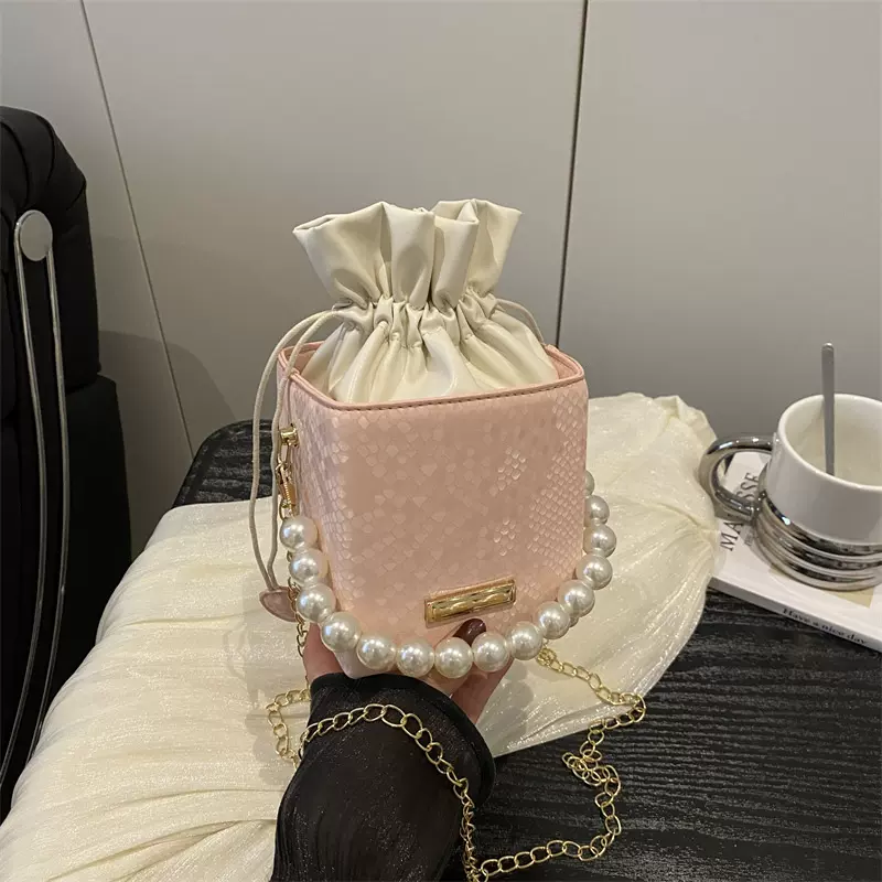 2025新款唯美纯色小众设计珍珠手提包链条单肩斜挎包唯美时尚女包