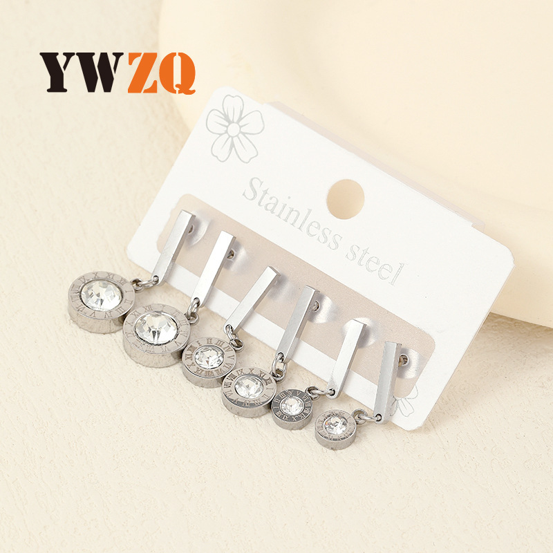 Pendientes de Venta caliente transfronteriza joyería de acero inoxidable clásico simple romana digital diamante incrustado hebilla de La Oreja tres tamaños conjunto