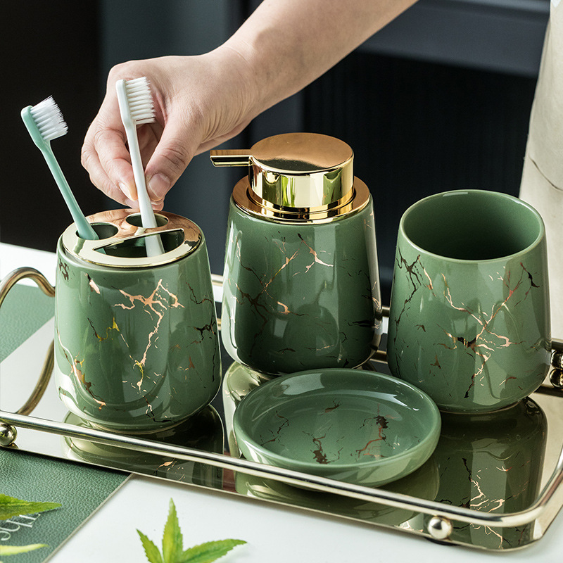 Luz de lujo de cerámica baño Baño traje de baño Hotel baño enjuague bucal taza cepillo de dientes taza decoración cuatro piezas traje