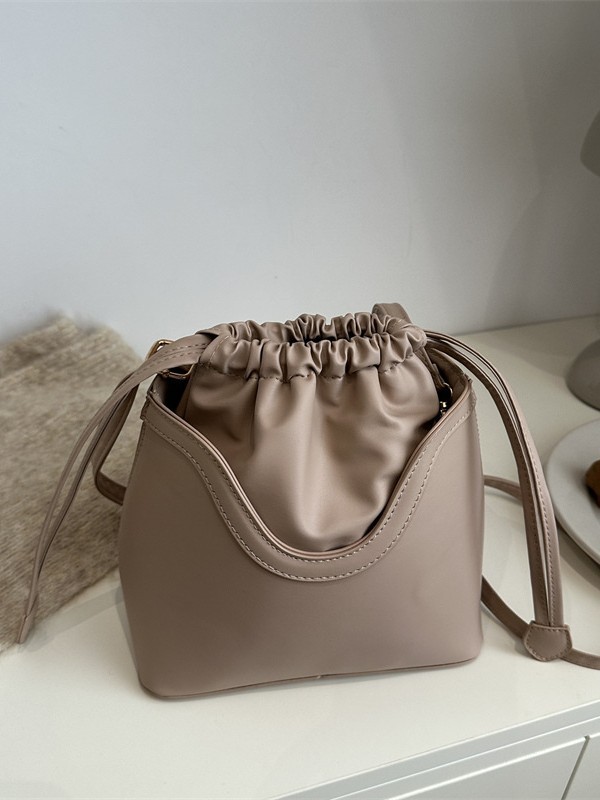 Bolso 2024 nuevo estilo de moda explosiva retro de gran capacidad textura cubo de mensajero bolso de hombro para mujer