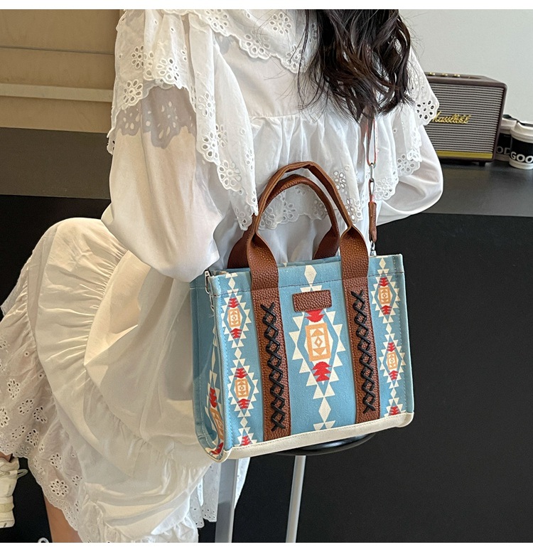 Women's Large Canvas Flower Elegant Vintage Style Streetwear Square Zipper Tote Bag display picture 18