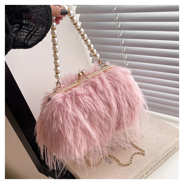 Exquisite furry plush bag messenger bag for women 2024 new autumn and winter plush bag pearl chain handbag_voghion.com