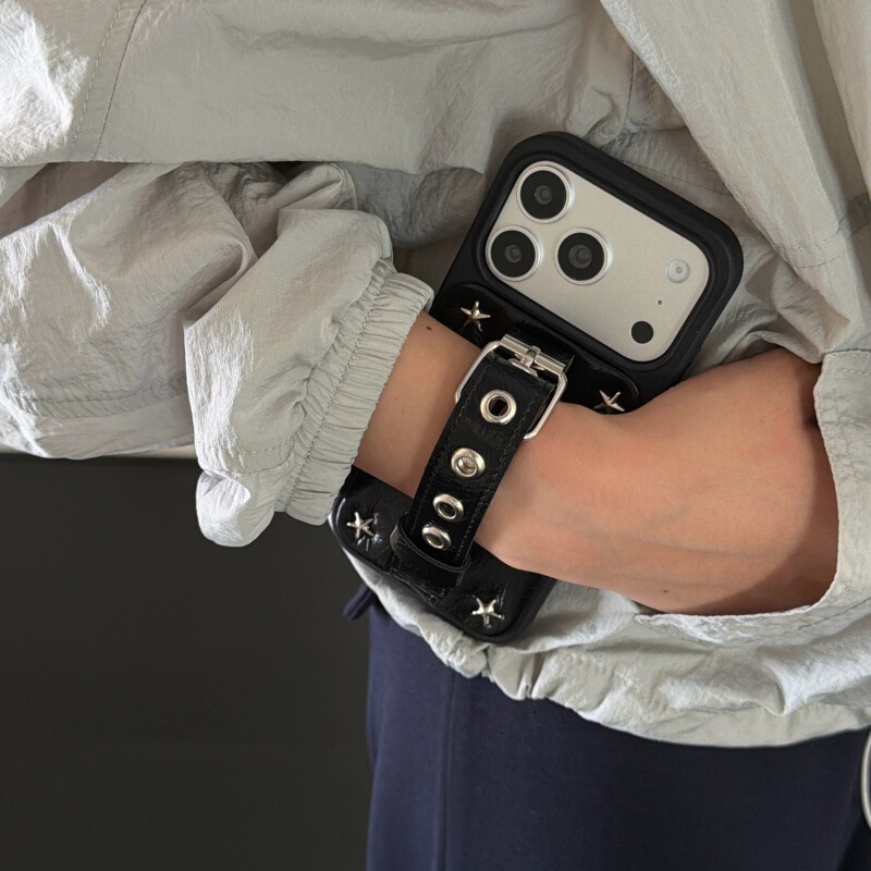 Motorcycle punk style with rivets and stars, high-end leather belt design, suitable for Apple 18 Pro Max phone case, also compatible with 17 Pro and 16 Pro Motorcycle punk style with rivets and stars, high-end leather belt design, suitable for Apple 18 Pro Max phone case, also compatible with 17 Pro and 16 Pro