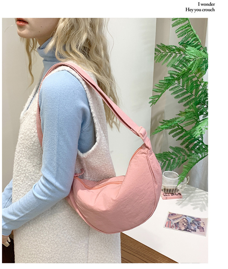 Women's Small Nylon Solid Color Streetwear Sewing Thread Dumpling Shape Zipper Underarm bag 23L display picture 5