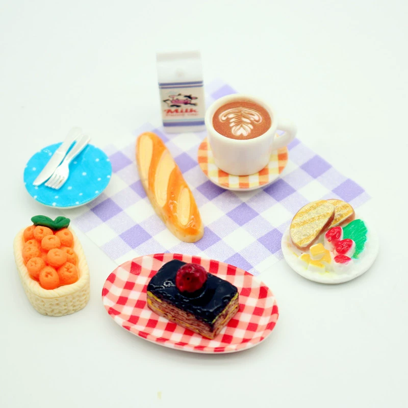 Small doll house, food play, dinner plate, bread