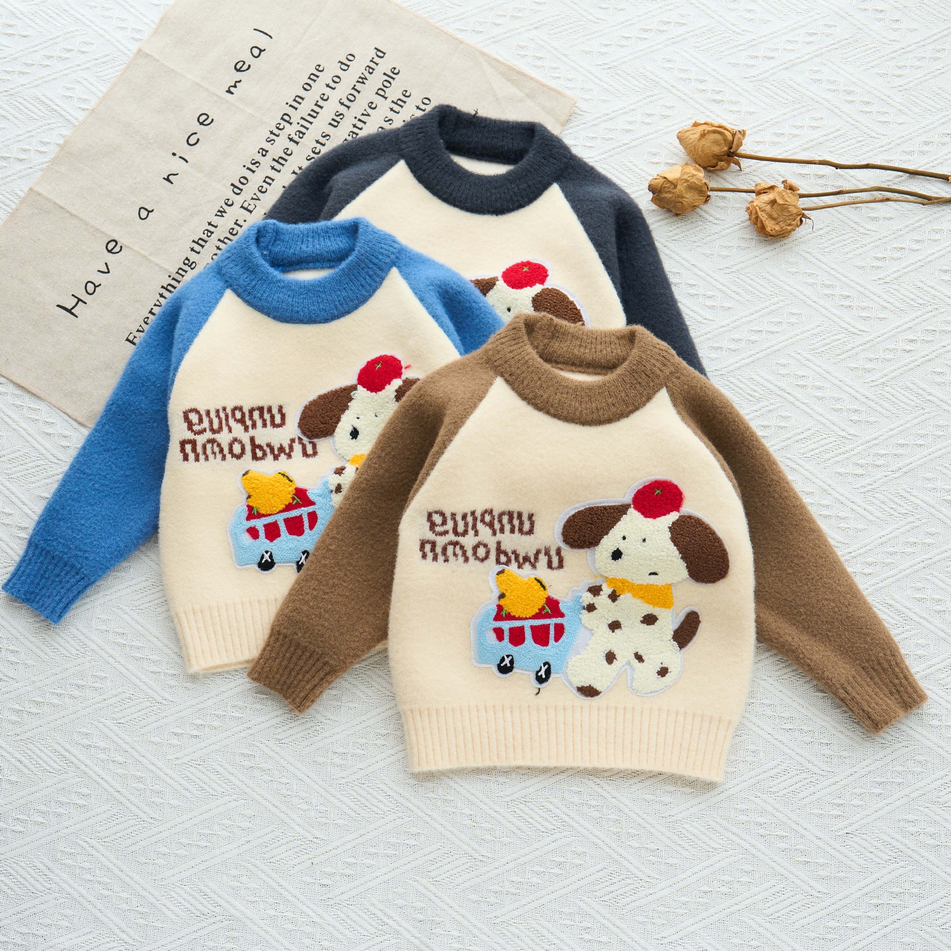 Boys' sweater, autumn/winter style, 2025 new style, children's winter round neck base layer, thick and warm knitted sweater for toddlers and young children.