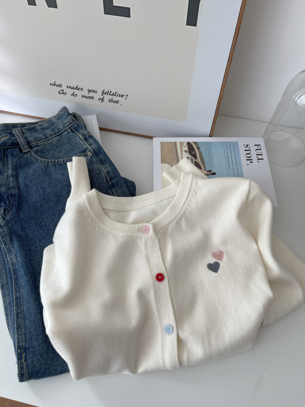 女性用の高級長袖ニットカーディガン、ファッショナブルな刺繍入り多用途セーター、シックなカラフルなボタントップ 6026|undefined