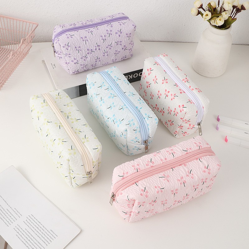 42g Weight Pencil Case Stationery Type 1 Piece Quantity Class, Learning, School Occasion Polyester Material Ditsy Floral Pattern Cute Style 1 Piece Ditsy Floral Class Learning School Polyester Cute Pencil Case 1