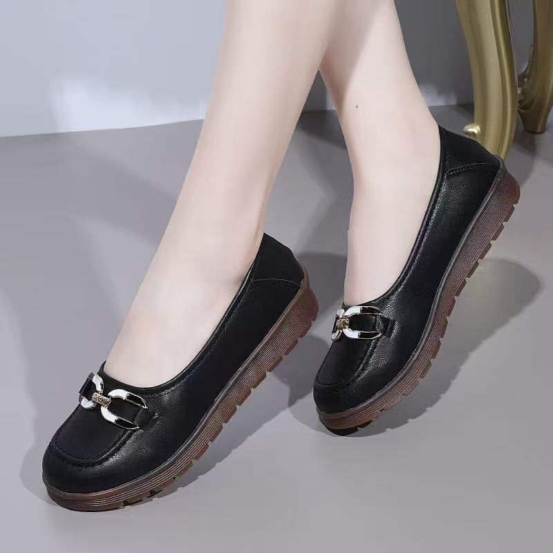 2026 nuevos zapatos de tendón de toro antideslizante de mediana edad zapatos de madre de soleas planas zapatos casuales para mujeres