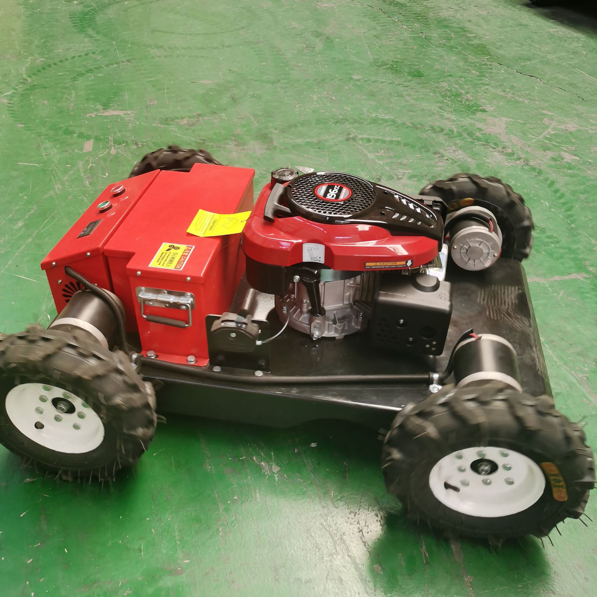 小型轮式割草机现货批发堤坝防侧滑高尔夫球场除草机遥控式割草机