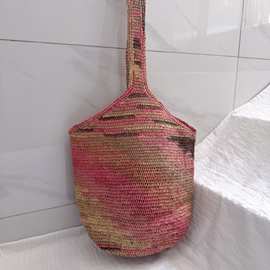夏季拉菲草手工编织包2025新款时尚百搭度假沙滩包休闲水桶单肩包
