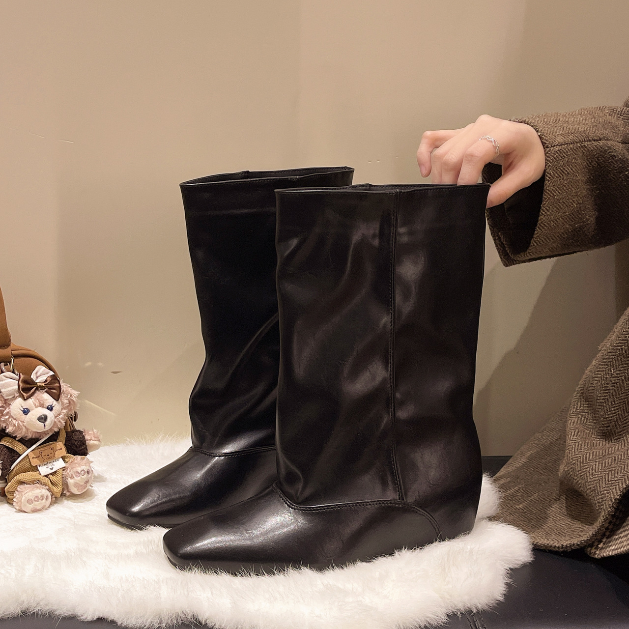 Soft leather version ~ Minimalist style wide-leg fashion boots for women, simple and slimming, pleated stacked boots, high-end black pant-leg boots