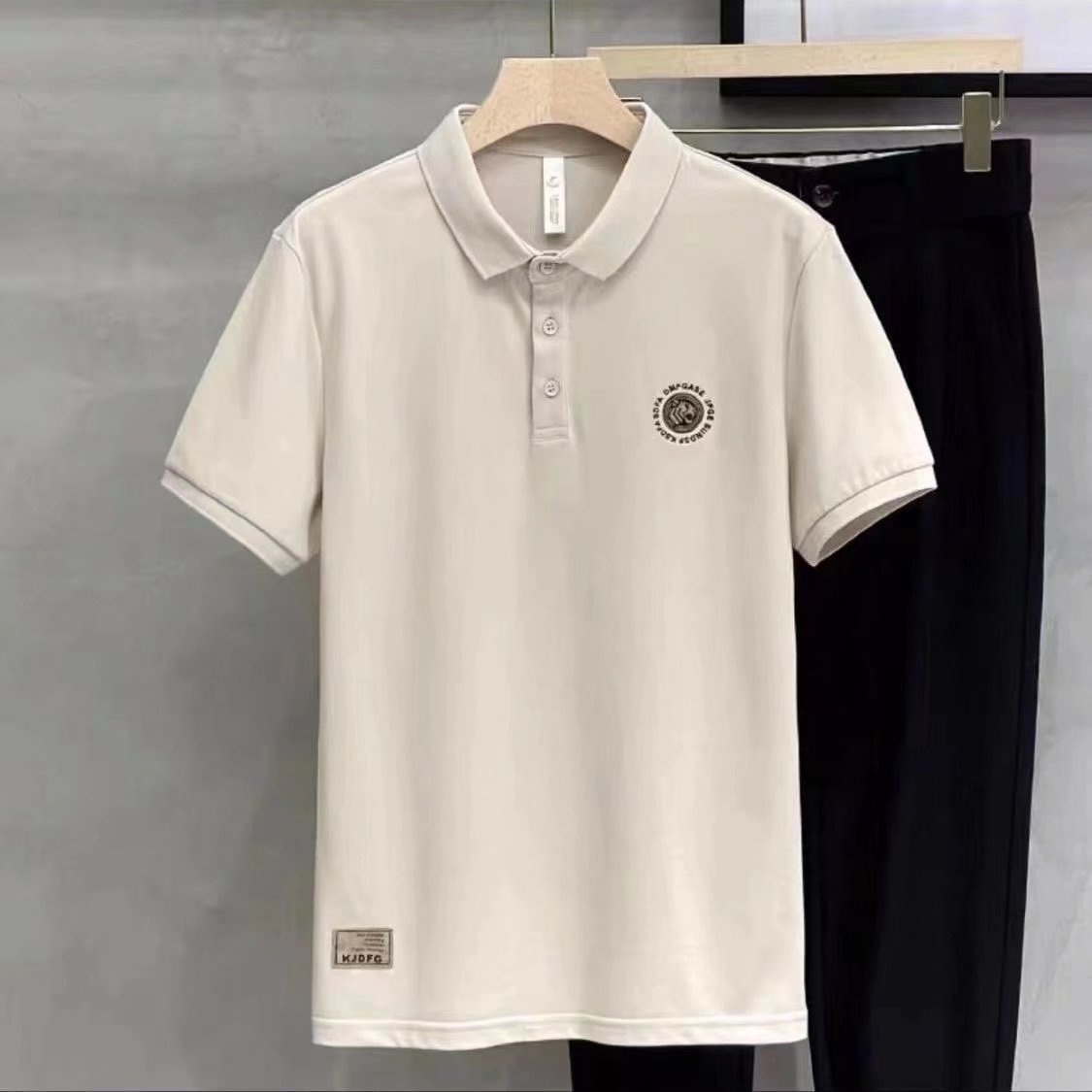 Herr polo tröja med broderad liten logotyp sommar_voghion.com