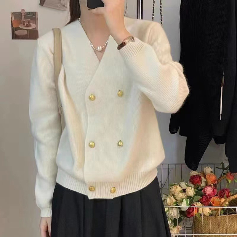 Demi-season sweater