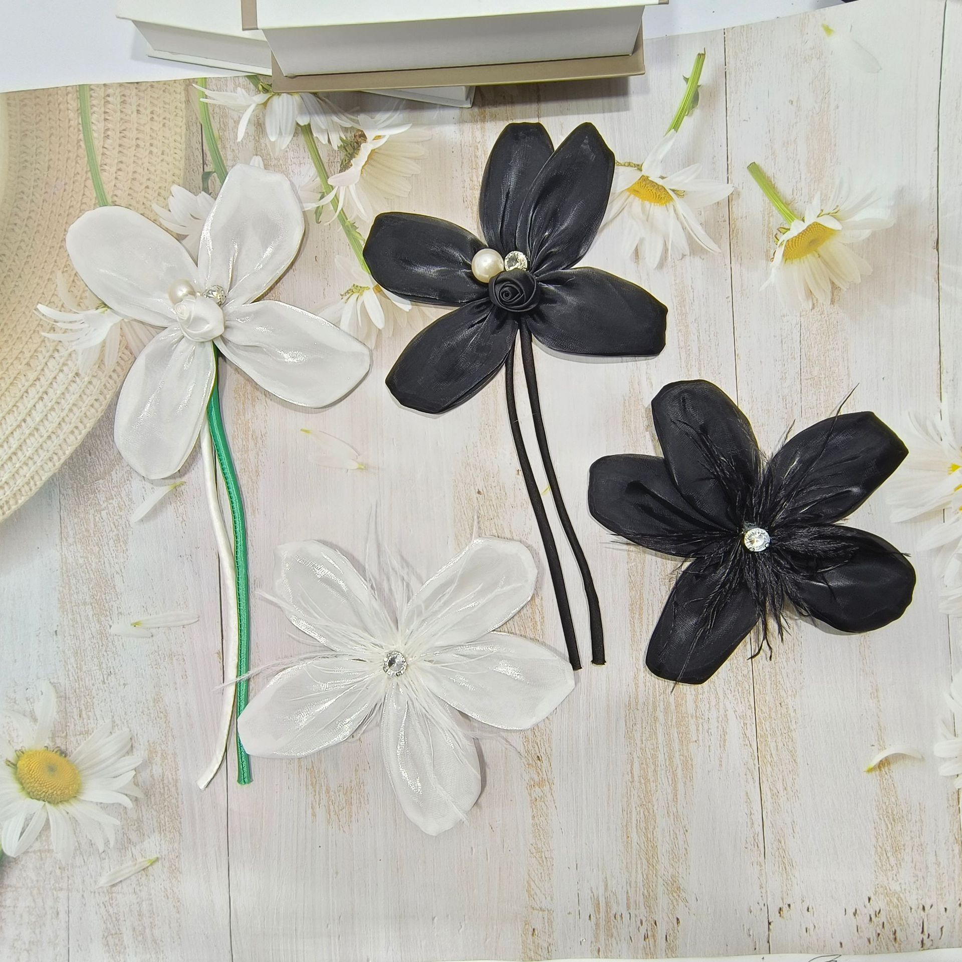 现货手工钉珠五叶花水钻珍珠花朵胸花夏季小清新服装饰品辅料胸针