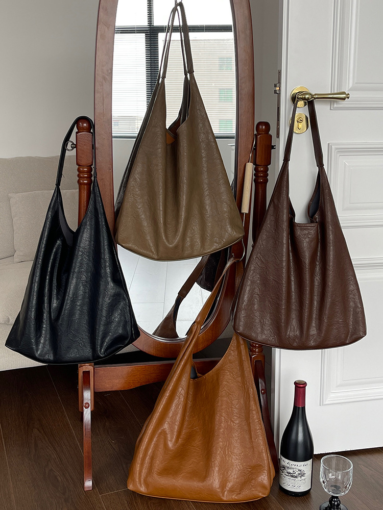 乔戈 Demi-season retro underarm bag, capacious polyurethane one-shoulder bag