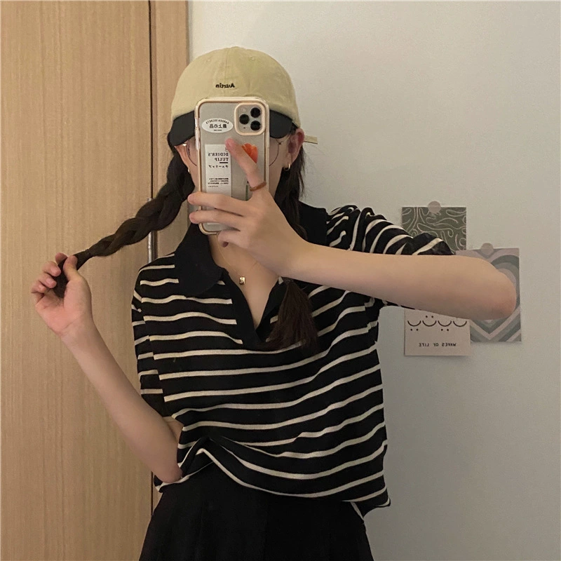Корейский стиль, свободная футболка в полоску с короткими рукавами для женщин, лето 2024, новый универсальный топ с v-образным вырезом и половиной рукавов, тренд