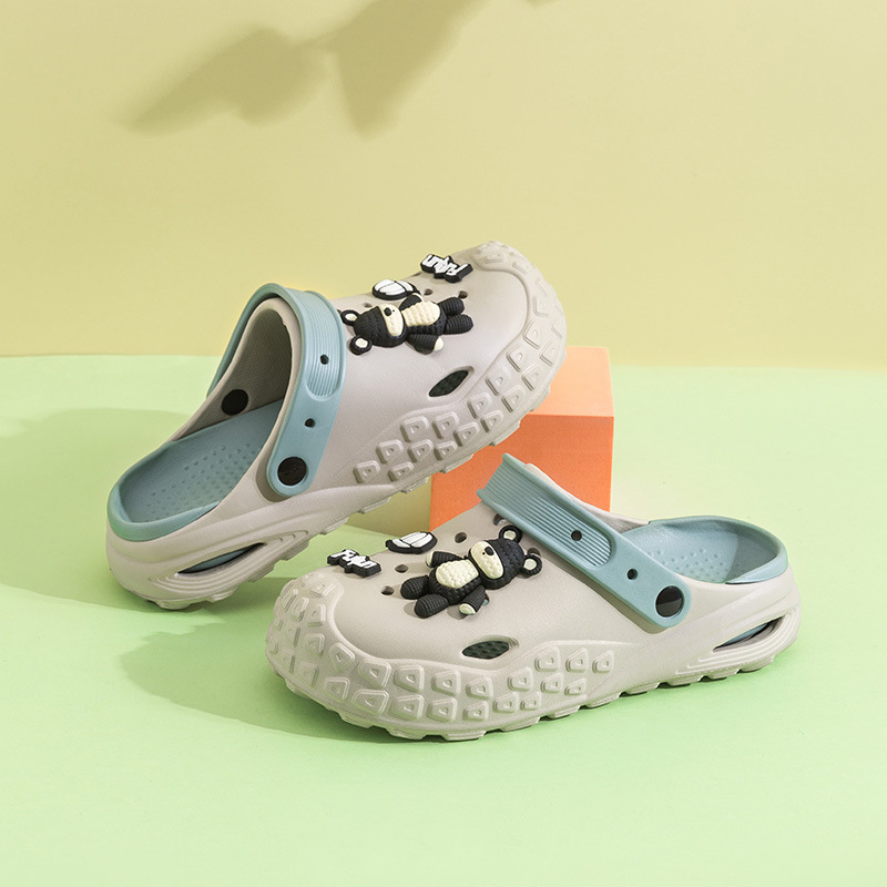 2025 nuevos neumáticos agujeros zapatos antideslizantes antiolentes suela gruesa de verano ropa de moda para trabajar lindas zapatillas de cabeza de paquete