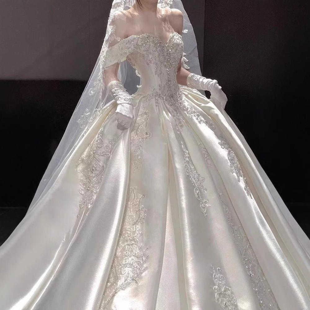 High-End Satin Main Yarn 2025 New Bridal Heavy Luxury Palace Style High-End Light Wedding Dress with Long Train