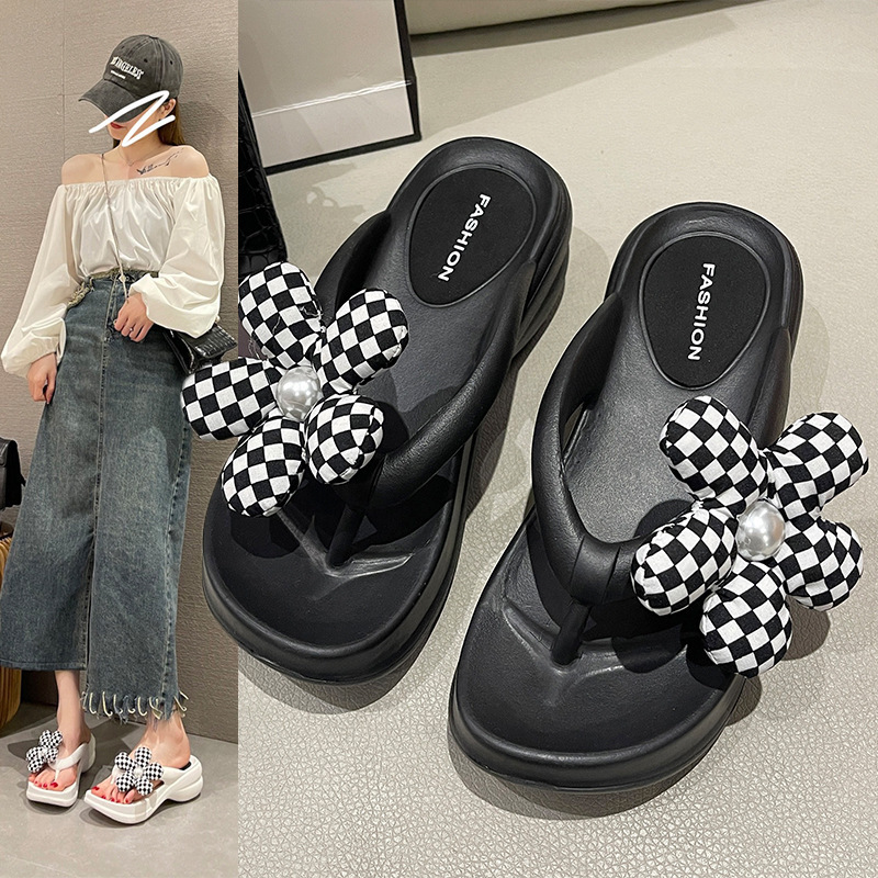 Beautiful Women's 2024 New Style Platform Thick Bottom Flip-Flops Women's Summer Wearing Wedge Heel with Toes Beach Heel Sandals