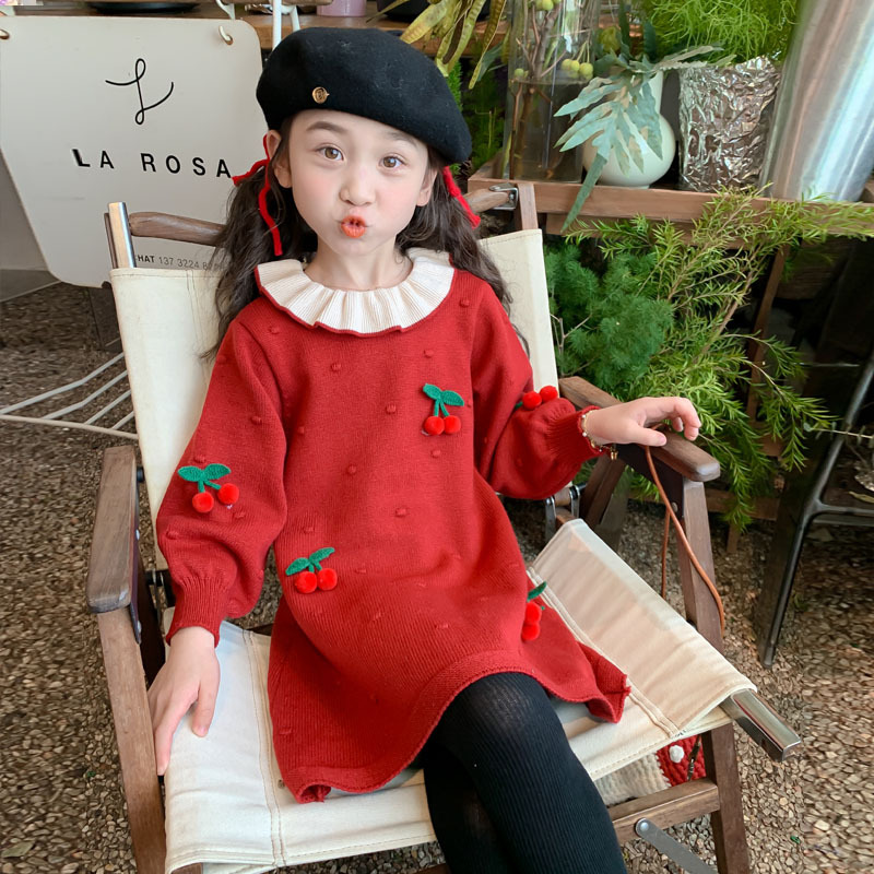 Vestido de lana para niñas largo con diseño de cereza – moda otoño-invierno 2025.