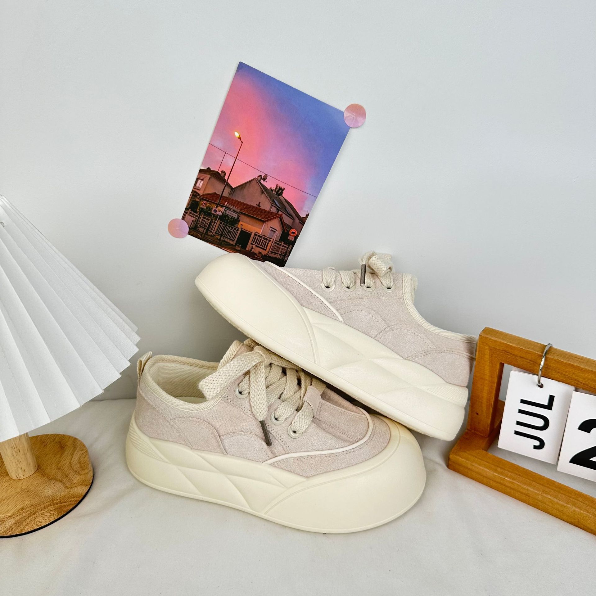 Yuanbo coreano popular con suela gruesa, zapatos de skate feos 2024 nuevos zapatos blancos ligeros muffin zapatos de pan de cabeza grande