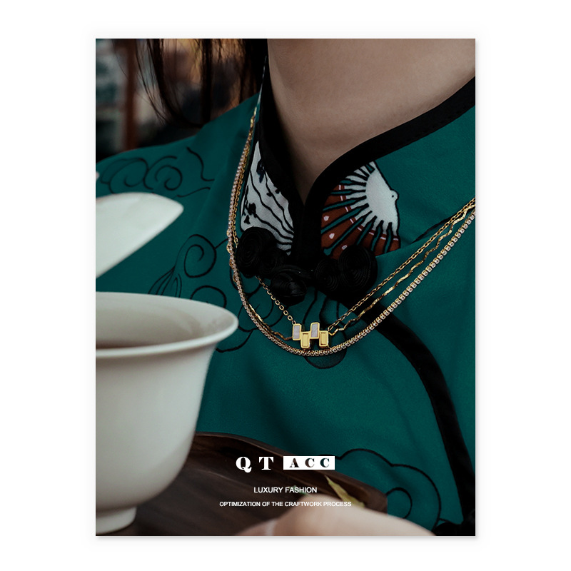 Alta retención de color chapado en oro vacío real ins Corea del Sur natural madre Shell cuadrado titanio collar de acero de doble capa collar de circón para las mujeres image 4