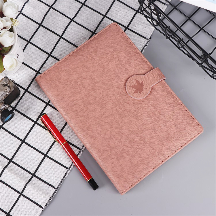 ノートカバー 楓の葉型留め具付き型押し合皮ノートカバー