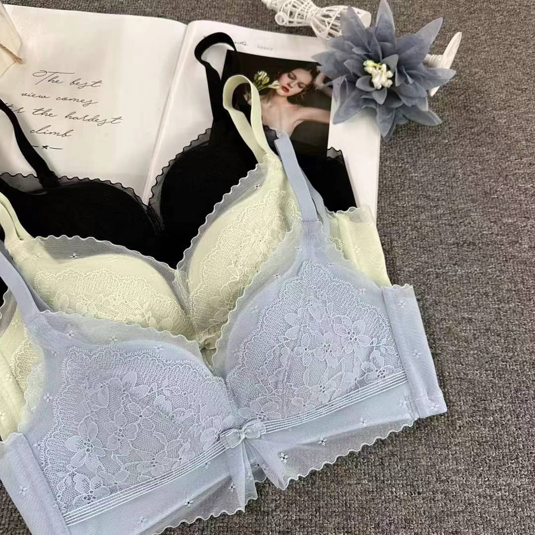 Nuevo sujetador de encaje francés de moda de encaje jacquard transpirable y cómodo ajustable anti-caída se reúne en tres filas de botones