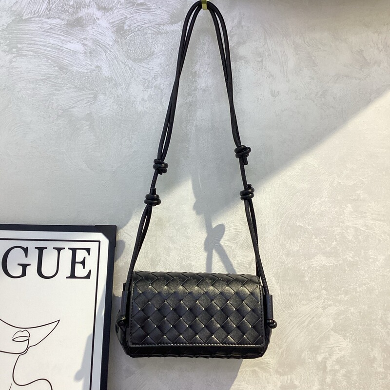 2026 High-Quality New Small Square Bag, Knotted Bag, Hand-Woven Camera Bag, Genuine Leather Shoulder Crossbody Bag 2026 High-Quality New Small Square Bag, Knotted Bag, Hand-Woven Camera Bag, Genuine Leather Shoulder Crossbody Bag