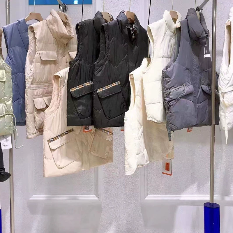 Пуховой жилет женский 2023 полиаминный цвет большой модной версии дикого бренда со скидкой в прямом эфире