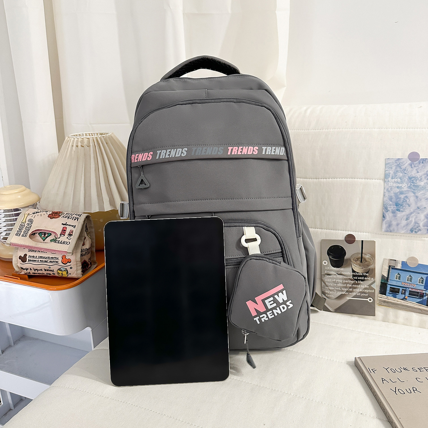 Mochila de ocio simple para estudiantes de secundaria de niñas, mochila de gran capacidad para estudiantes de secundaria, nuevo tipo de mochila de niñas del campus.