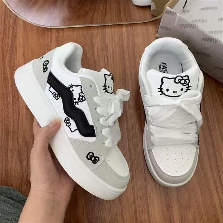 Autumn New Design Niche Casual Leather Panel Shoes for Women 2025 Hot Style Original Cute Sports Bread Shoes