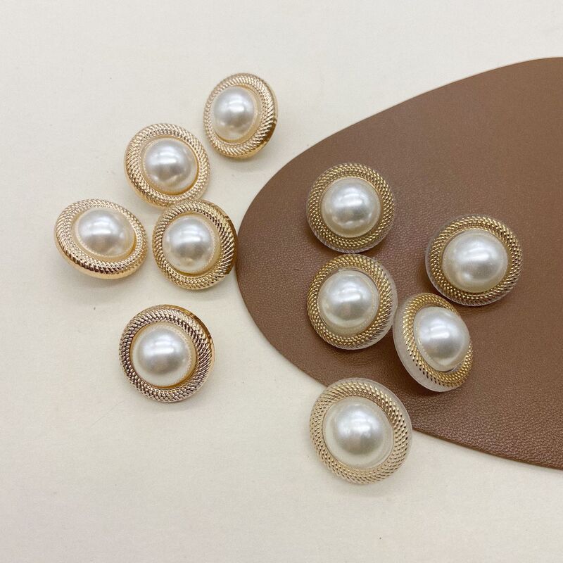 Factory wholesale spot plastic buttons pearl buckle flower lace coat small style coat coat with foot buttons Factory wholesale spot plastic buttons pearl buckle flower lace coat small style coat coat with foot buttons