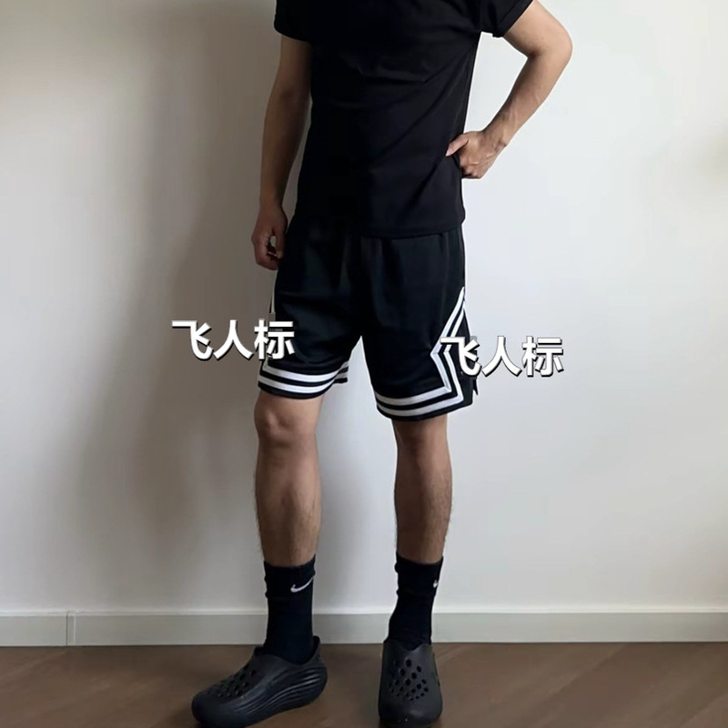 2026 New American-style loose-fitting over-the-knee beach quick-dry running fitness training mid-length sports shorts for men in summer