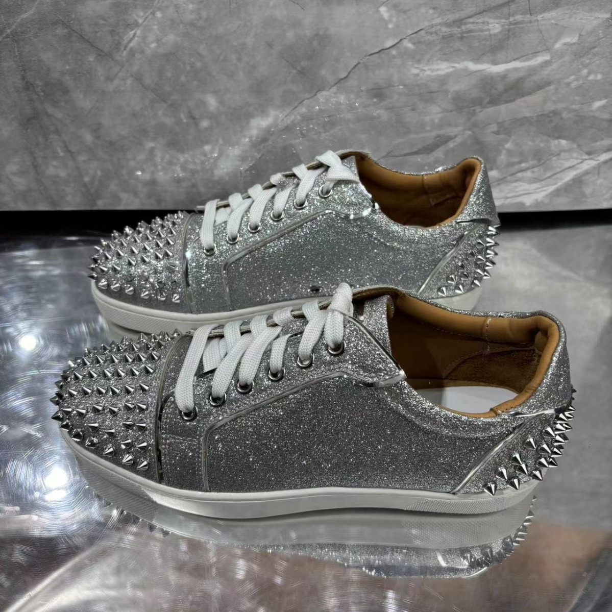 Sequined Men's And Women's Low-top Red-soled Trainers With Rivets_voghion.com