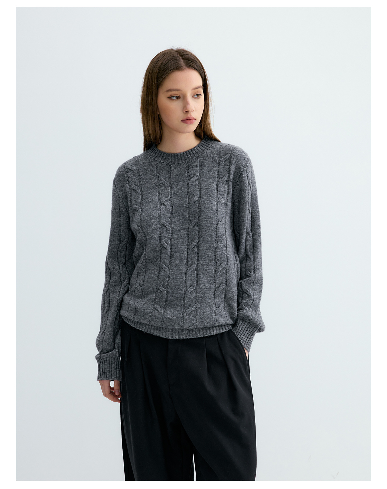 UNF Cable-Knit 405g Crewneck Sweater
