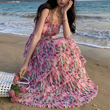法式海边拍照衣服超仙度假碎花连衣裙吊带蛋糕裙显瘦沙滩裙女夏季