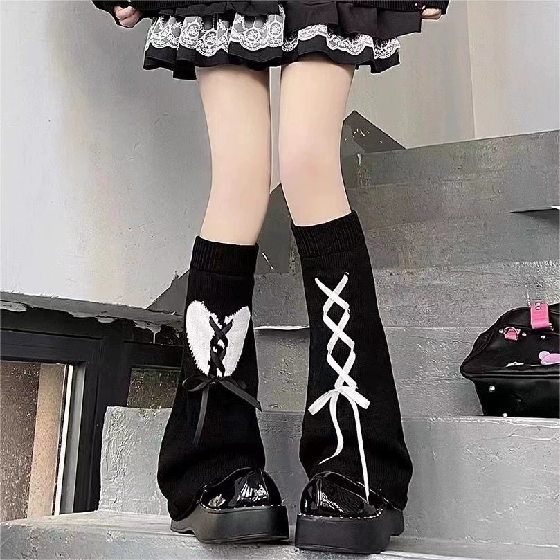 Белые наколенники, cute ремень, свободный крой