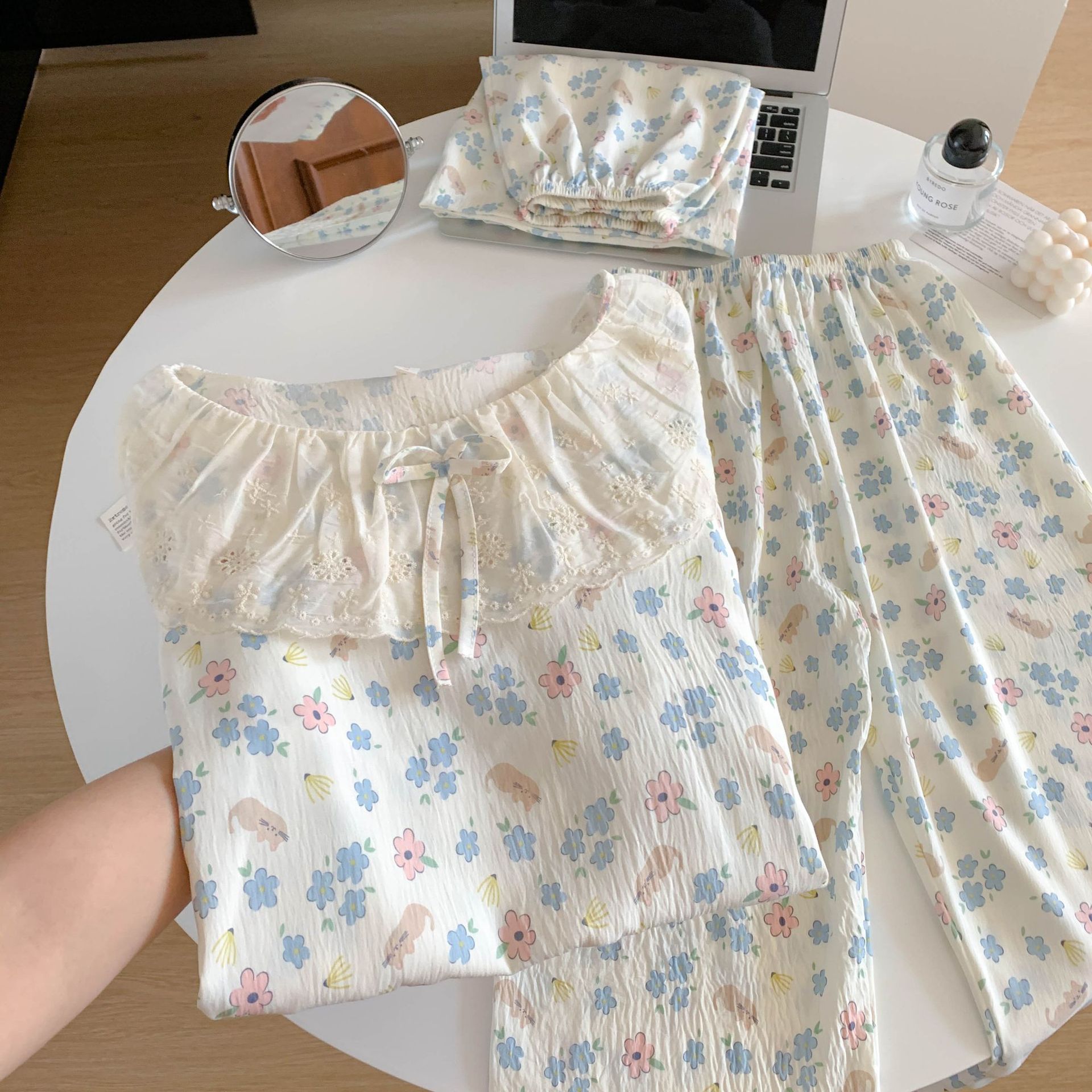 Comercio extranjero transfronterizo explosivo conjunto de tres piezas pijamas de mujer mangas cortas pantalones cortos pantalones largos dulces con la solapa de encaje ropa para el hogar