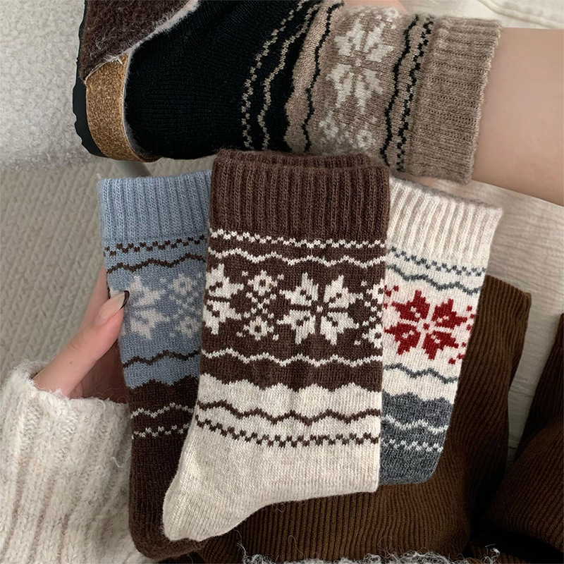 Maillard Coffee-Colored Socks for Women, Autumn and Winter Wool Mid-Calf Socks, Fair Isle Retro Warm Socks, Japanese-Style Long Socks for Winter Maillard Coffee-Colored Socks for Women, Autumn and Winter Wool Mid-Calf Socks, Fair Isle Retro Warm Socks, Japanese-Style Long Socks for Winter